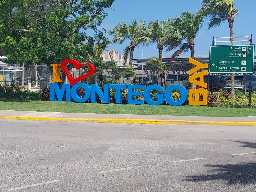 Montego Bay Airport Transfer to Ocho Rios and Runnaway Bay Hotels