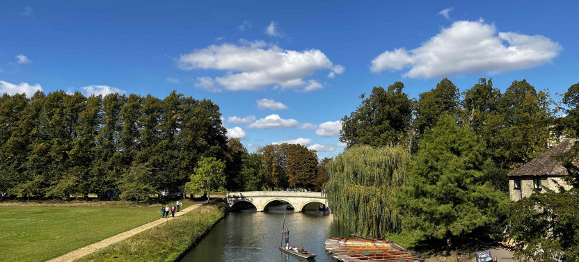 Private Cambridge Alumni-led Cambridge Walking Tour w/opt King's Chapel