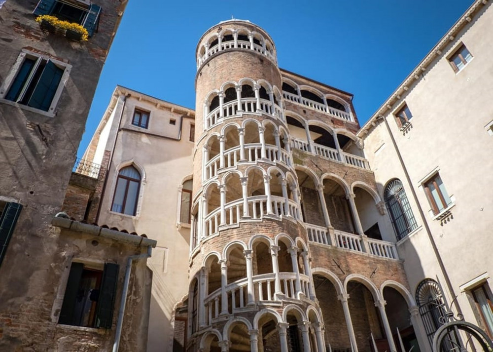 Venice: Hidden Gems Walking Tour with a Local Guide