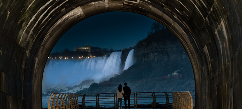 Festive Night on Niagara Holiday Tour