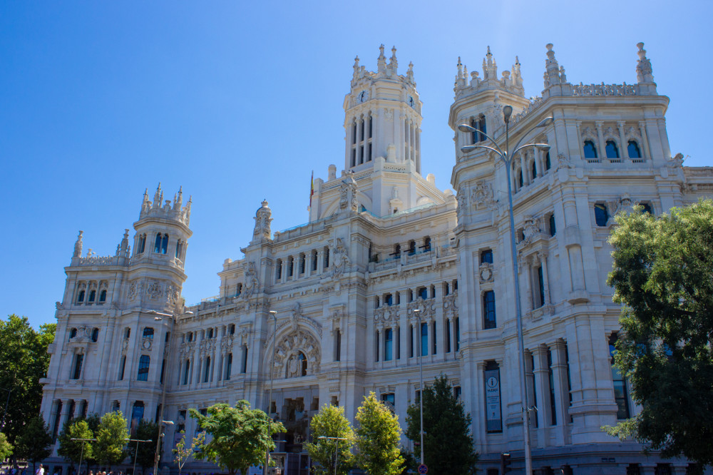 Cibeles Palace and Retiro Park: Madrid Walking Tour