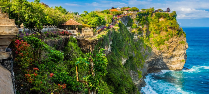 Bali Bliss: Uluwatu Sunsets and the Enchantment of Kecak Fire Dance