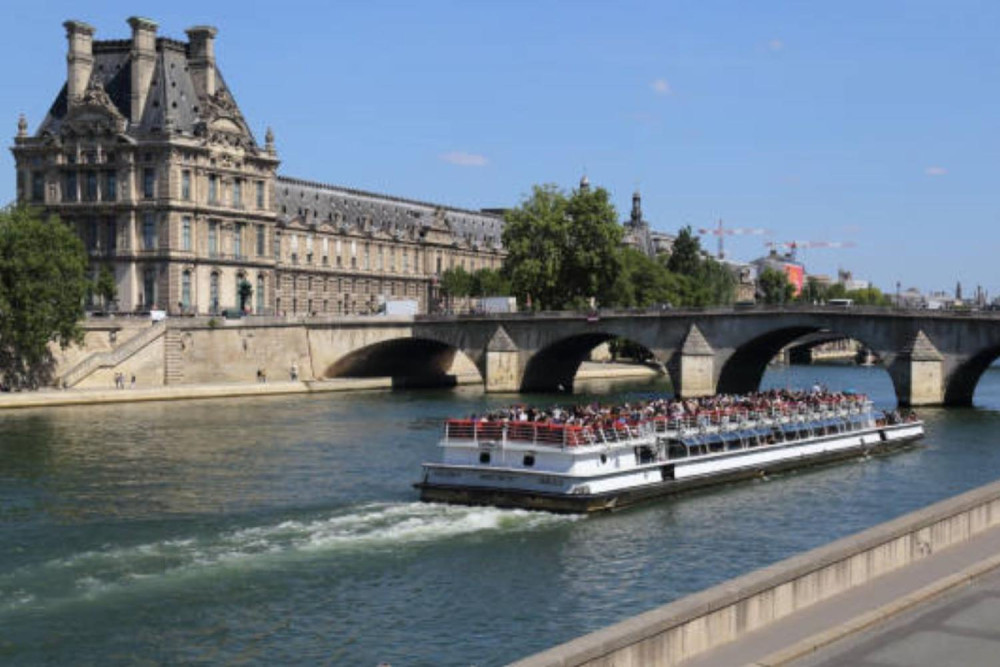 Guided Visit to the Louvre Museum and Seine River Cruise Ticket