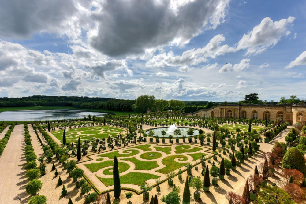 Audio Guided Visit of Versailles with Transportation from Paris