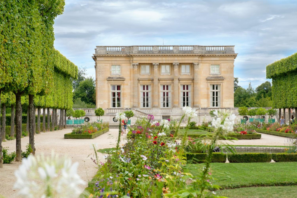 Audio Guided Versailles Tour with Transportation by Train from Paris