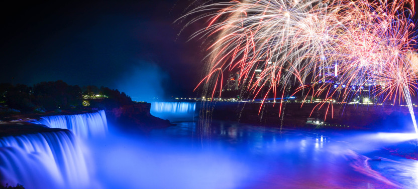 Group Niagara Falls Evening Tour with Boat Cruise from Toronto