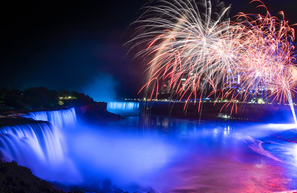Group Niagara Falls Evening Tour with Boat Cruise from Toronto