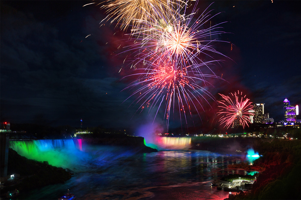 Niagara Falls Evening Lights Tour from Toronto with Boat Cruise & Dinner