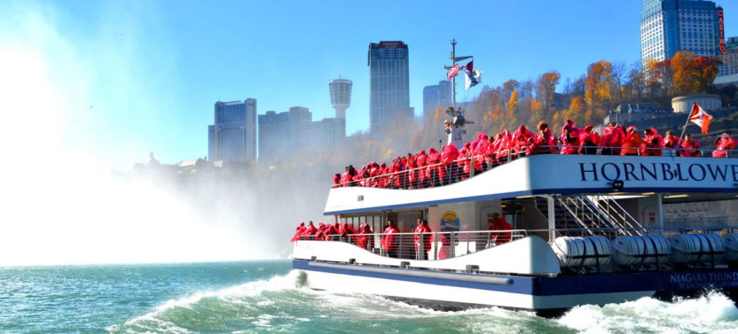 Group Niagara Falls Evening Tour with Boat Cruise from Toronto