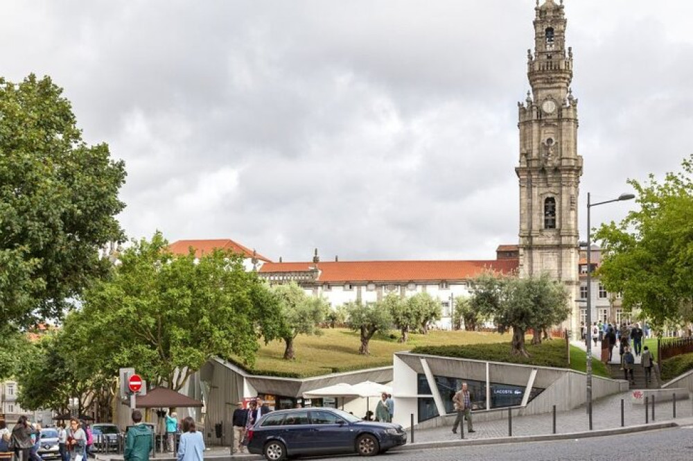 Private & Custom Kickstart Porto Intro Tour With A Local Guide