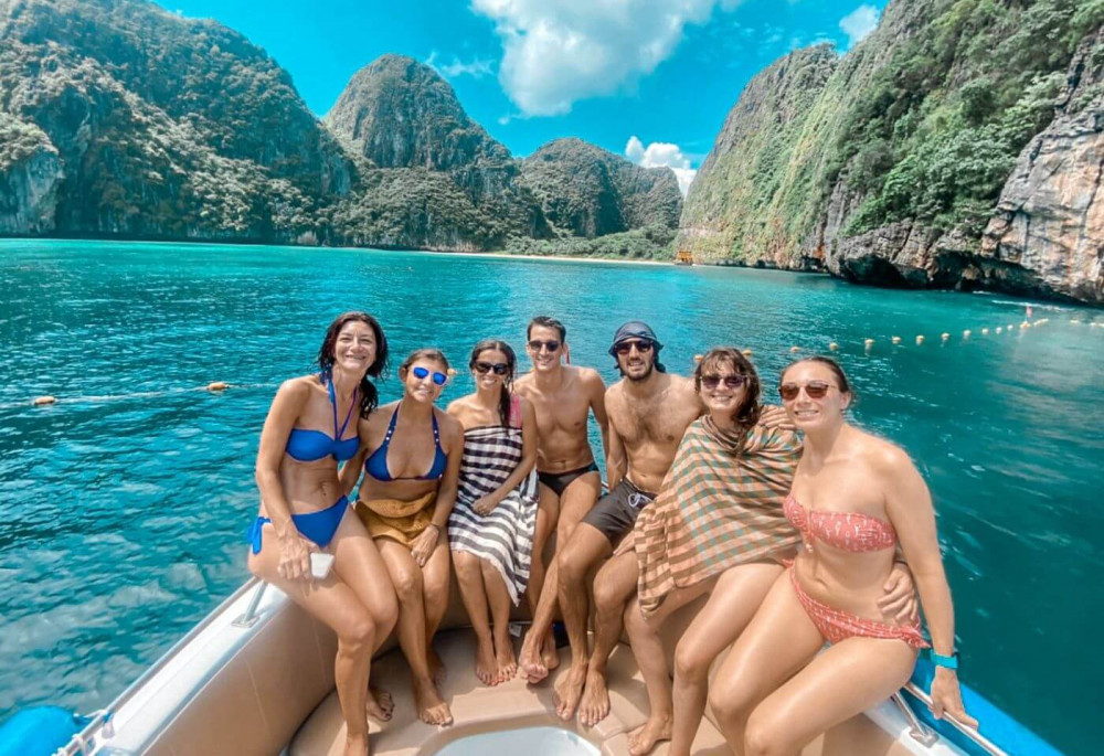 VIP Private Boat to Phi Phi Island: Snorkeling + Land Tour