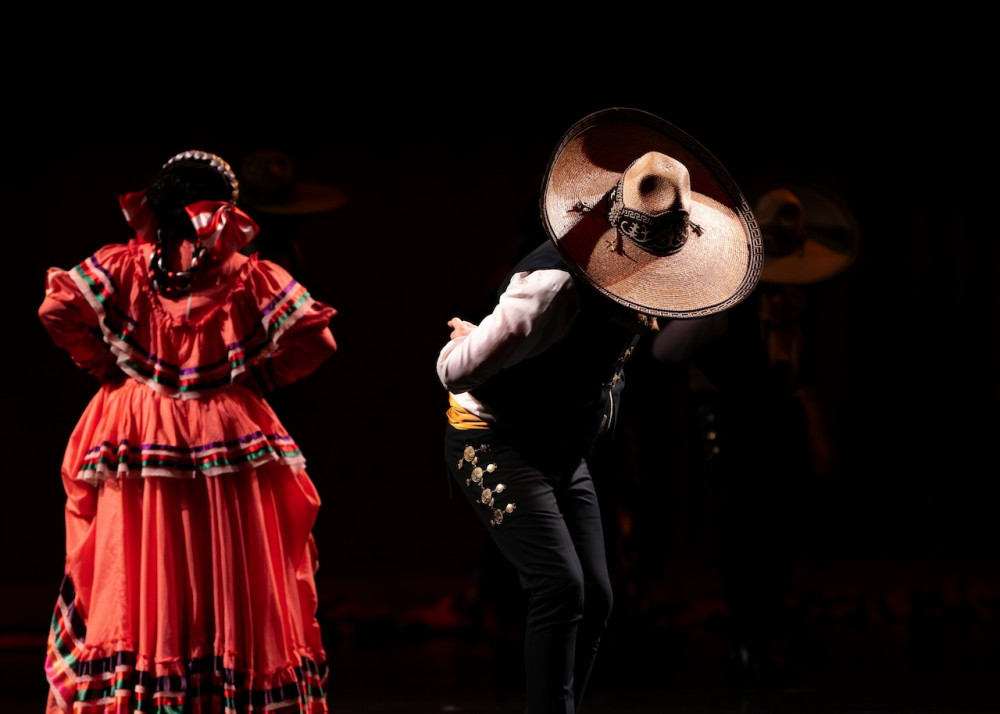 Folklore Ballet Mexico City: Walking Tour & Authentic Traditional Show