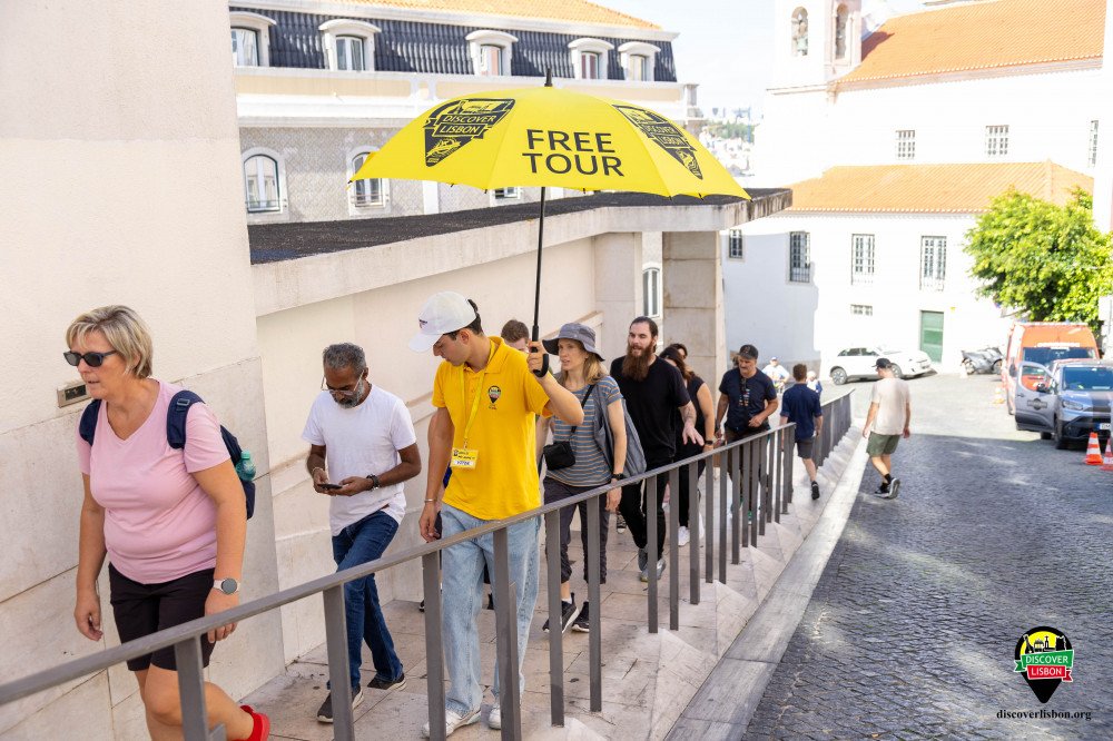 Alfama District Walking Tour w/ Beautiful City Top View