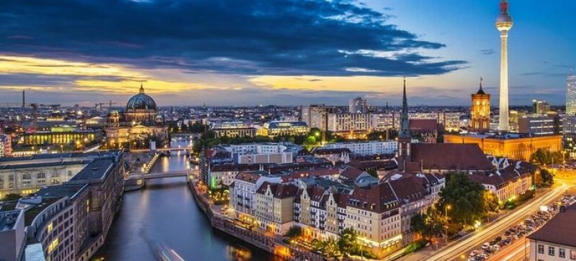 Personalized & Private East Berlin History Tour With A Local Expert