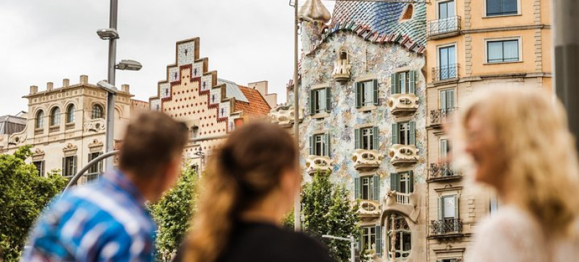 Custom Barcelona Private Tour With Locals: See The City Unscripted