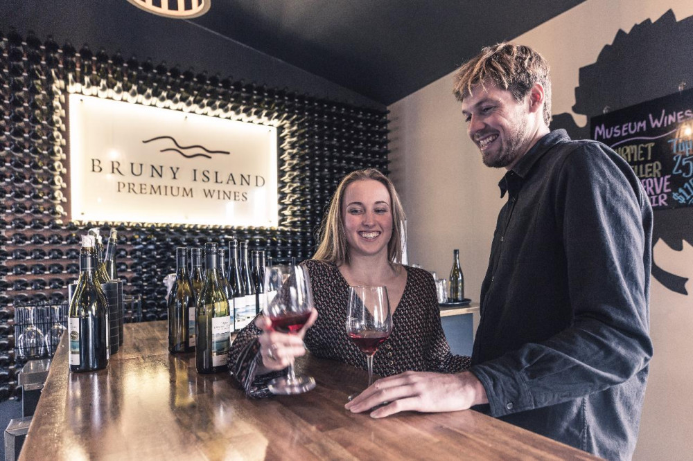 Premium Bruny Island Safaris Foods, Winery Lunch, Attractions And Cape Bruny Lighthouse Tour (two Course Lunch)