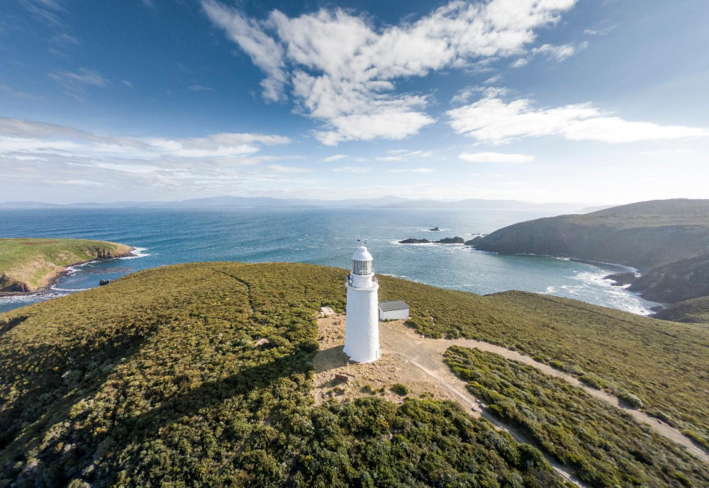 Bruny Island Safaris - Food, Sightseeing & Cape Bruny Lighthouse Tour