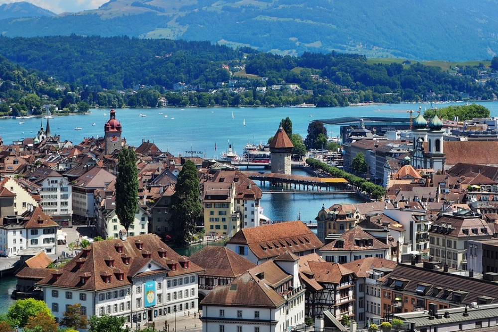 How To Go From Zurich To Lucerne 1 Day Sightseeing Bus Tour From Zurich To Lucerne & Interlaken - Zurich