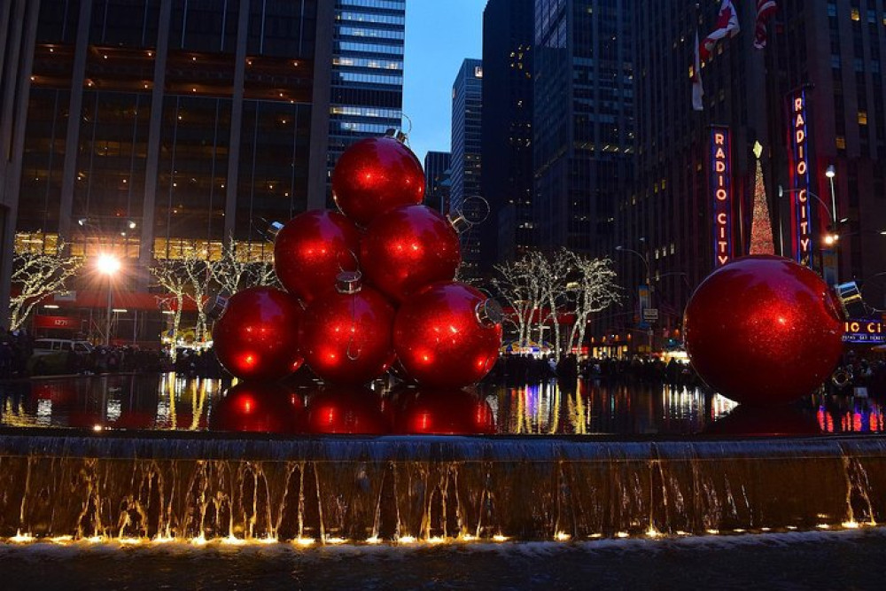 Private Tour: Explore The Christmas Festivities In Dyker Heights, Brooklyn