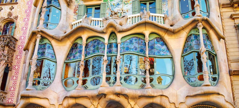 Small Group Expert-led Gauda­ Architectural Tour with Casa Batlló