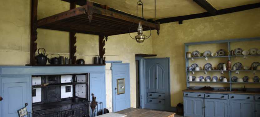 Downton Abbey tour, Bampton, Cogges Farm, & Highclere Castle from London