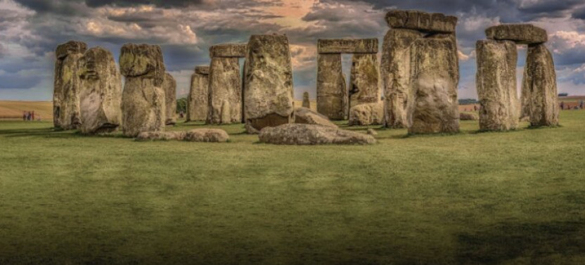 Private Tour to Stonehenge & Highclere Castle (Downton Abbey)
