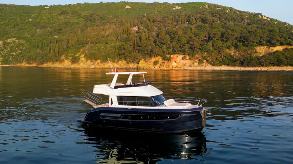 Istanbul Private Luxury Yacht On Bosphorus (16 Meters)