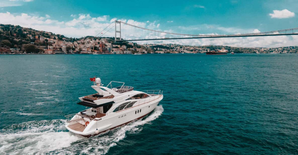 Istanbul: Private Bosphorus Tour on a Luxury 18-Meter Yatch