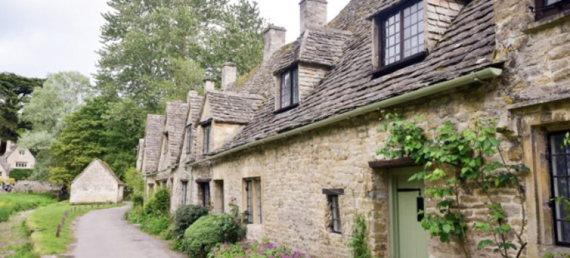 Explore the Cotswolds Private Car Tour from London