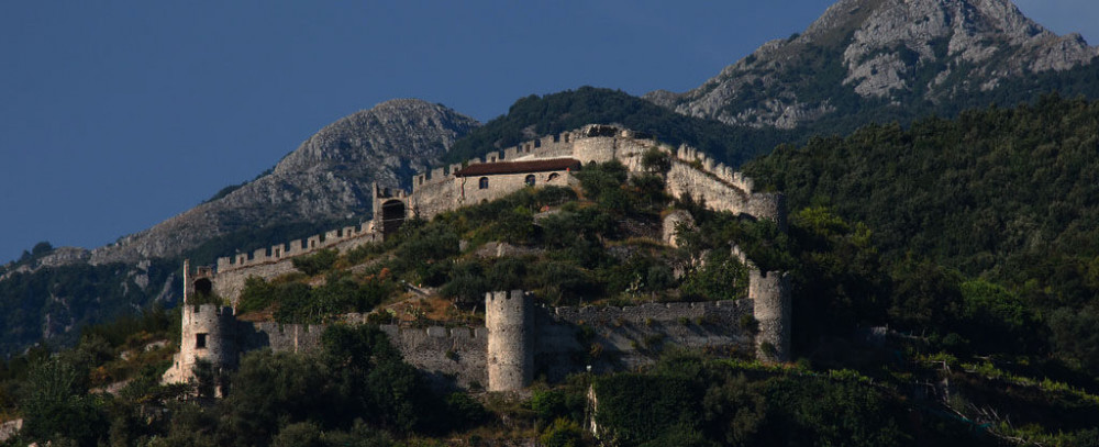 Maiori: Guided Visit to the Thoro Plano Castle and Tastings