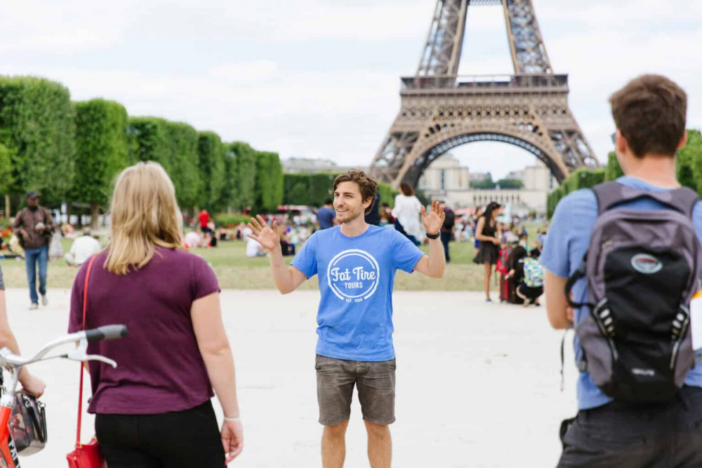 Paris Highlights Cycling Tour in Dutch