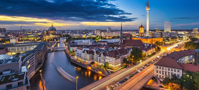 Personalized & Private Berlin History Tour With A Local Expert