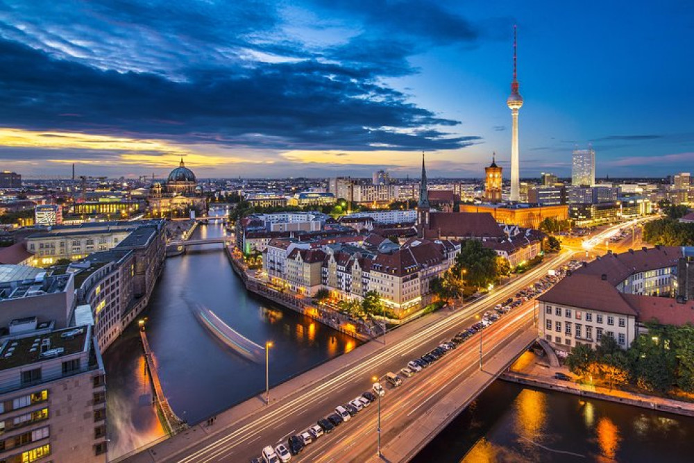 Personalized & Private Berlin History Tour With A Local Expert
