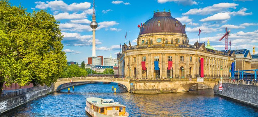 Personalized & Private Berlin History Tour With A Local Expert