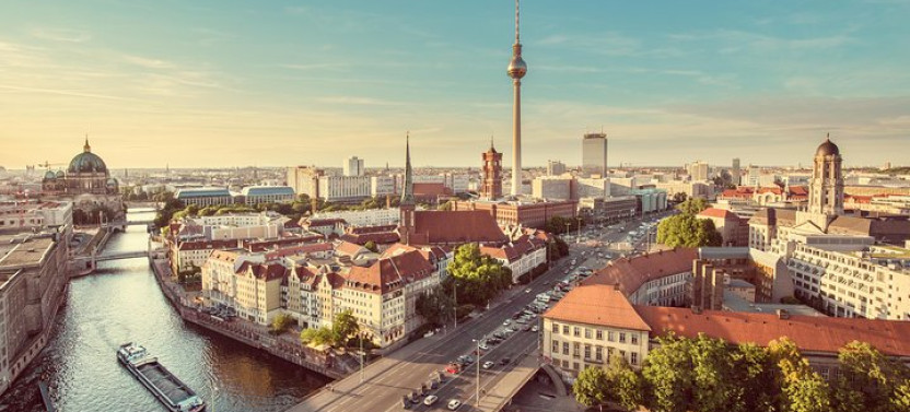 Personalized & Private Berlin History Tour With A Local Expert