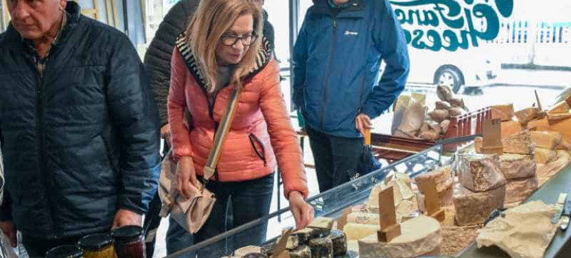 Small Group Belfast Secret Food Tour