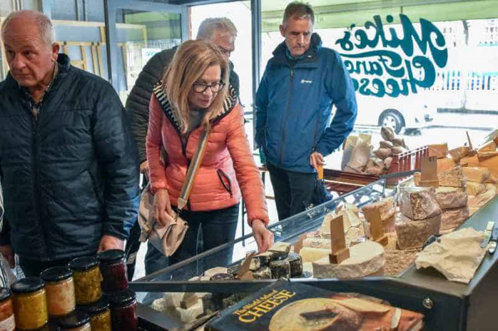 Small Group Belfast Secret Food Tour