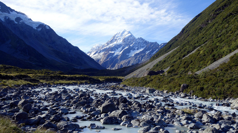 Christchurch - Queenstown with Overnight in Lake Tekapo (Small Group)