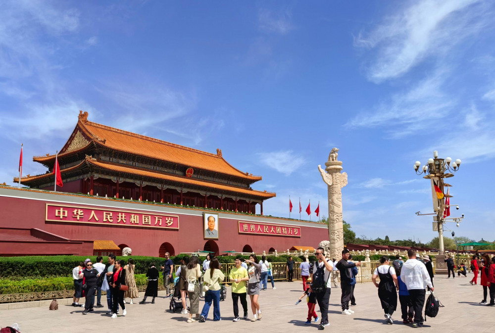 Night Walking Tour: Flag Lowering Ceremony & Tiananmen Square w/o Transfer