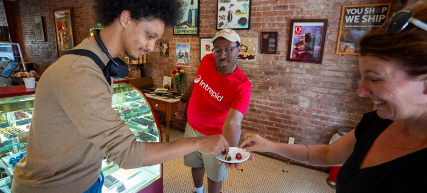 New York Neighbourhood Eats Tour - Brownstone Brooklyn Experience