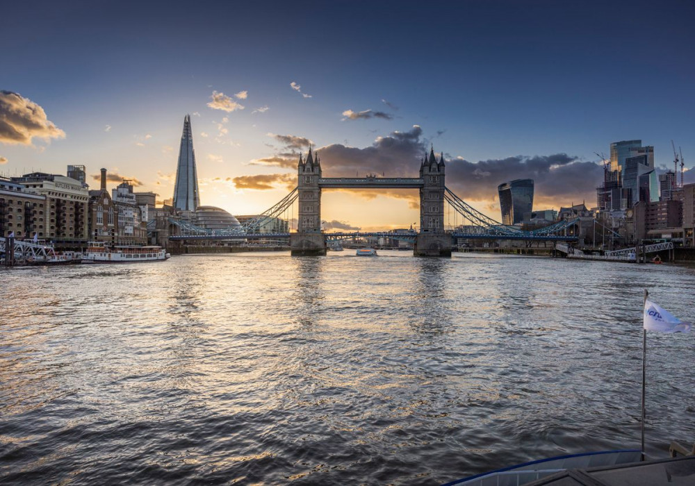 London Evening Cruise with Canapés & Music