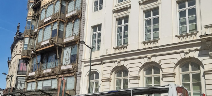 Brussels Discovery Hop on Hop Off Bus Tour + Belgian Beer World