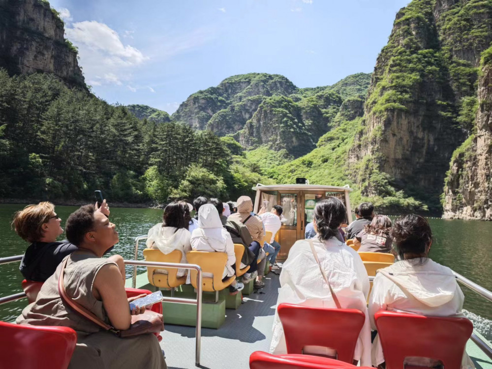 Private Day Tour to Longqing Gorge & Dingling at the Ming Tombs - Boat ride