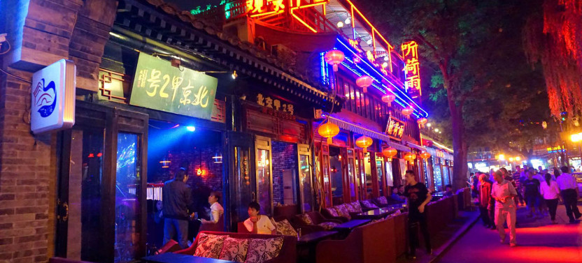 Beijing Private Food Walking Tour in Houhai Lake and Nanluoguxiang Hutong