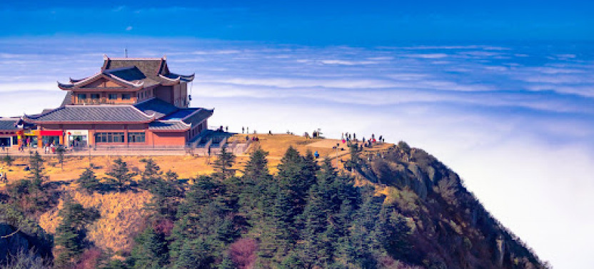 Chengdu Private Day Tour to Emei Mountain with Lunch and Cable Car Ride