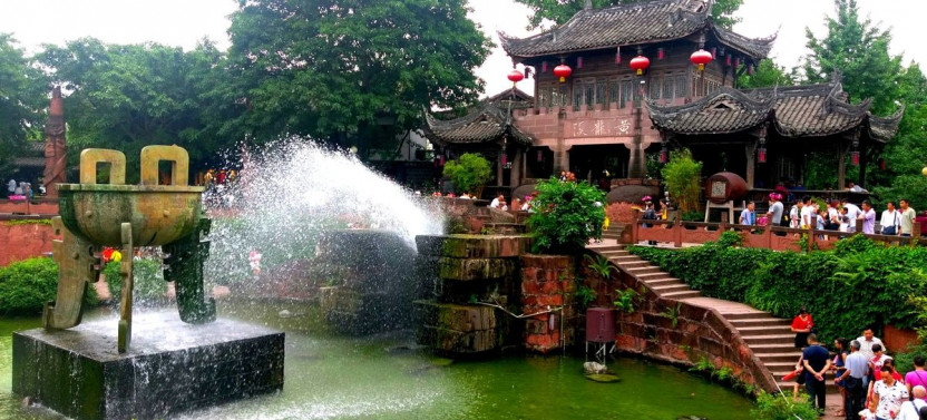 Chengdu Private Day Tour to the Leshan Giant Buddha and Huanglongxi Old Town