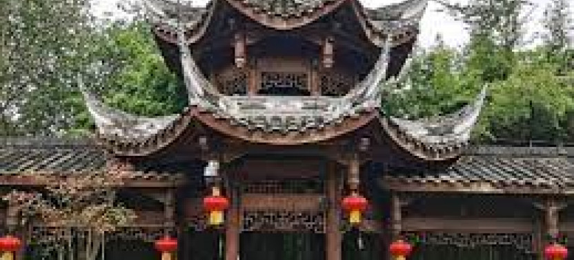 Chengdu Private Day Tour to the Leshan Giant Buddha and Huanglongxi Old Town