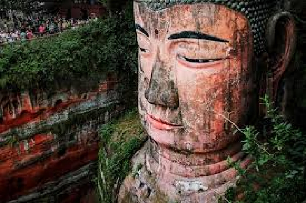 Chengdu Private Day Tour to the Leshan Giant Buddha and Huanglongxi Old Town