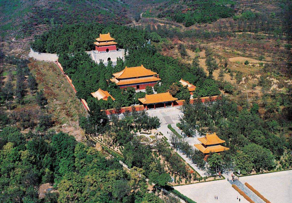 Private Tour to Mutianyu Great Wall & Ming Tombs from Beijing