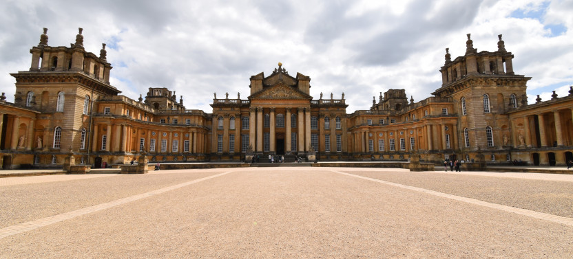 Blenheim Palace and Birthplace Of Sir Winston Churchill Tour from London